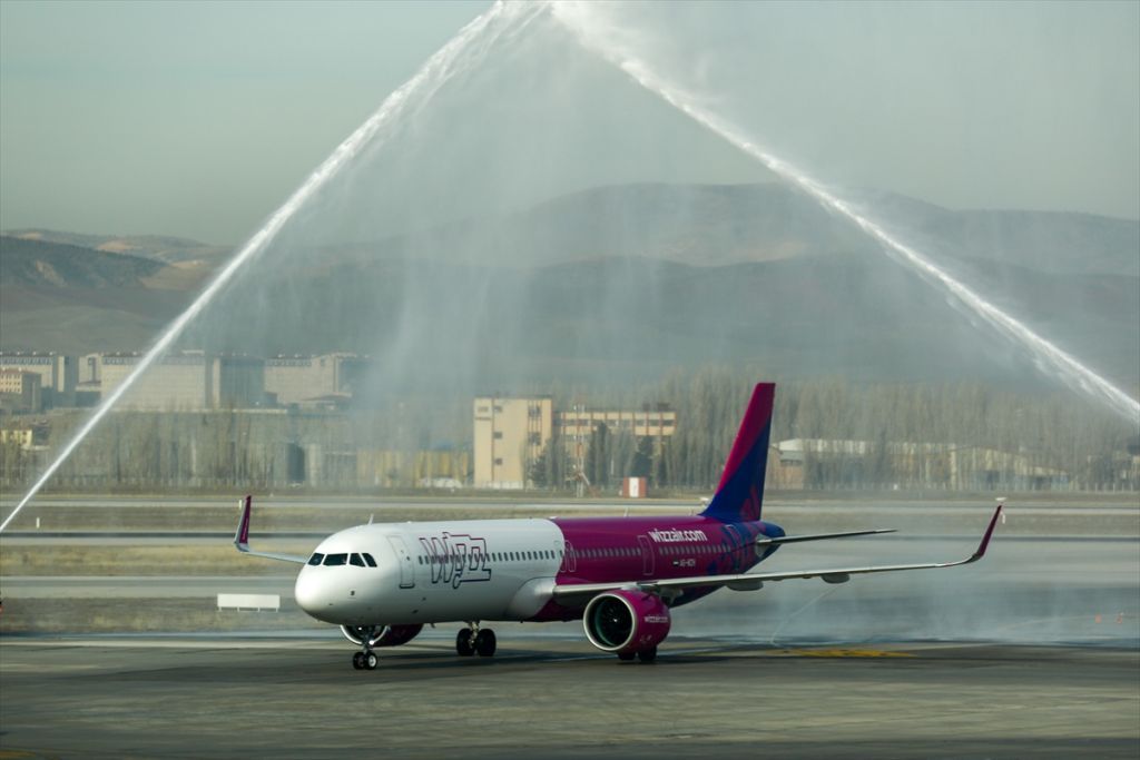 Wizz Air Abu Dhabi Ankara watercannon