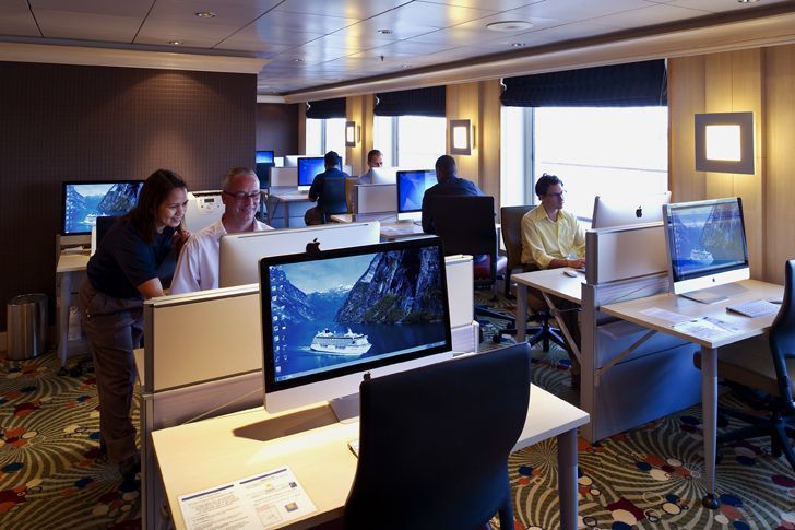 Crystal Serenity compuni