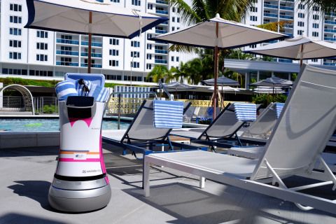 Robots Invade Hotels In Silicon Valley 2 aloft hotel robot2 Botlr