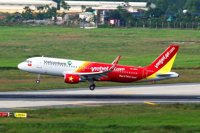 Vietjet landing