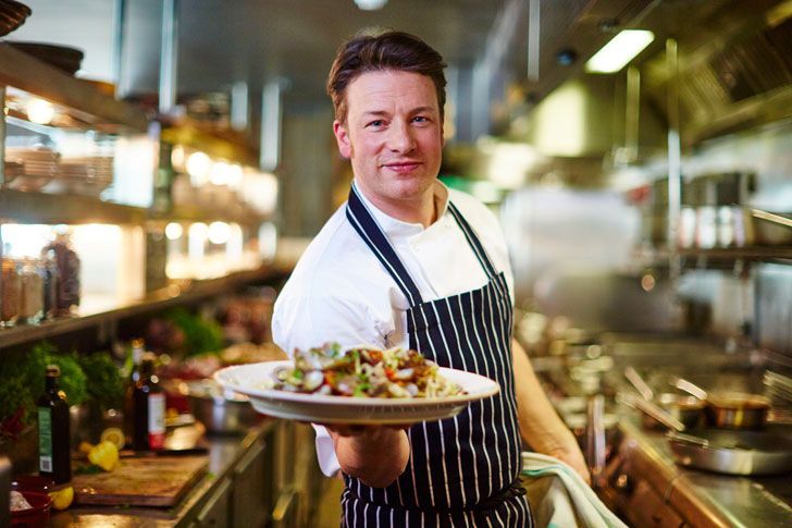 Celebrity Chef Jamie Oliver Opens A “Jamie'S Italian” At Vienna Airport 2 Jamie Oliver cooks