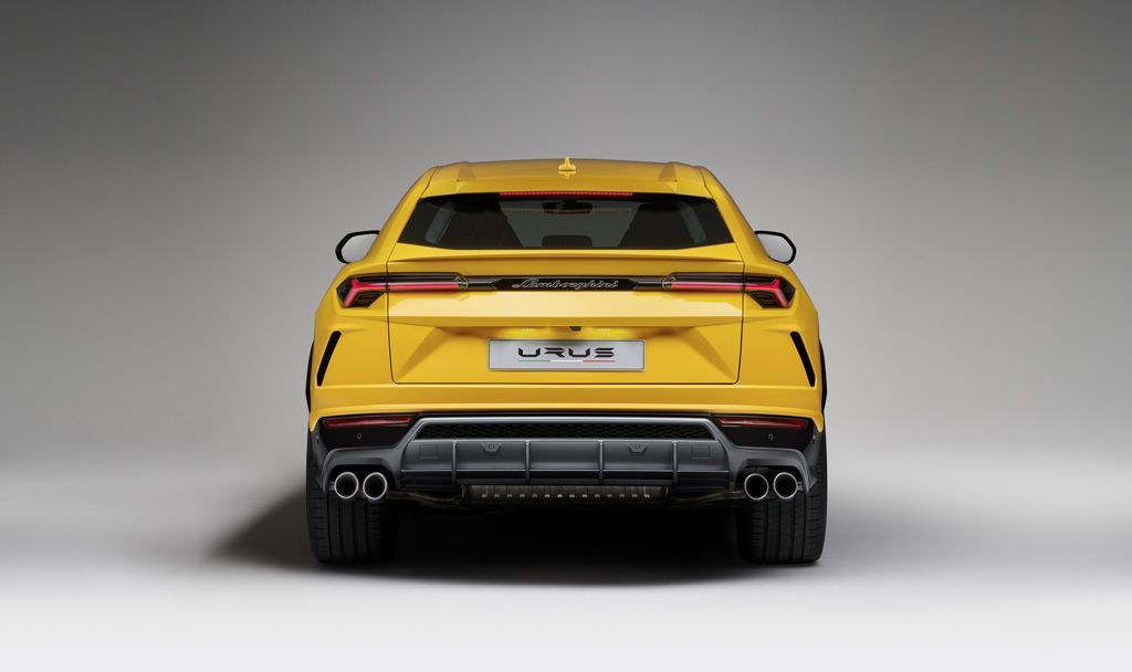 Lamborghini Urus back