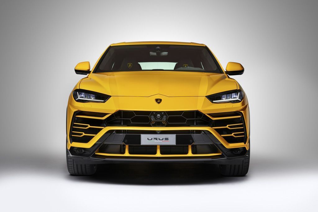 Lamborghini Urus front
