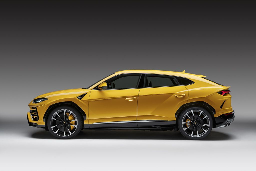 Lamborghini Urus side