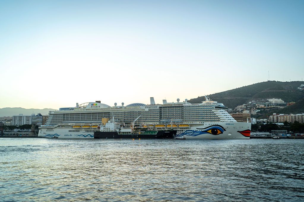 AIDAnova-LNG-bunkering