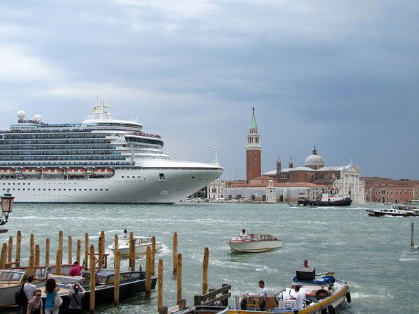 Italian Parliament Approves Venice Entry Tax 2 Cruise ship arrives Venice