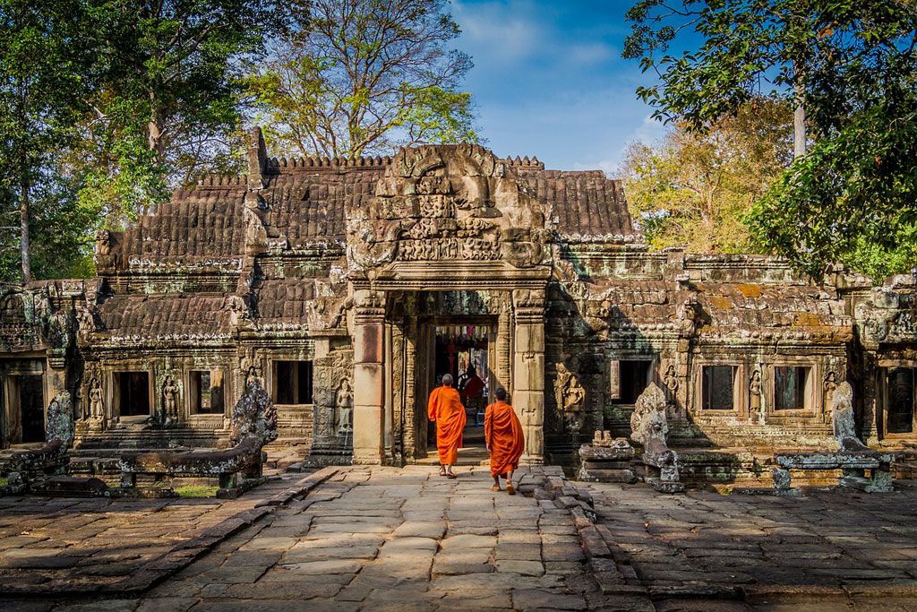 Budist monks at a Cambodian temple