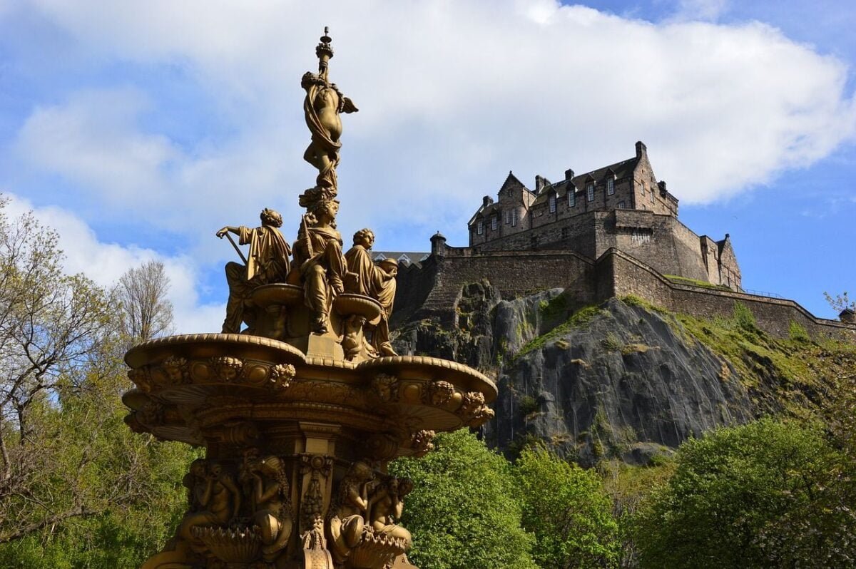 Scottish Visitor Attractions Record An Increase In Visitor Numbers 2 Edinburgh Castle