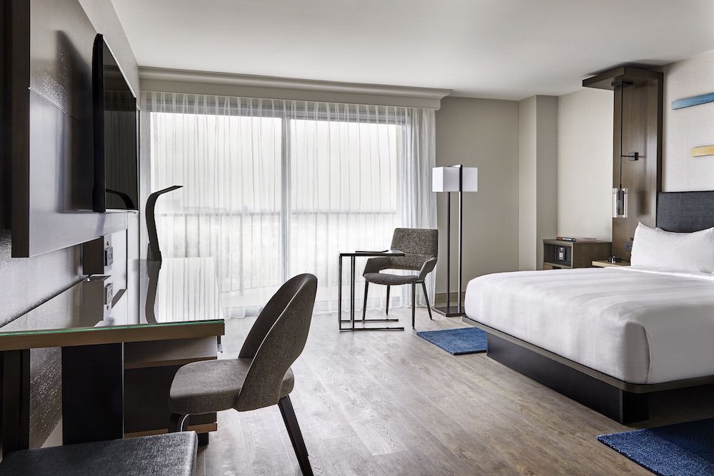 Anaheim Marriott renovated room