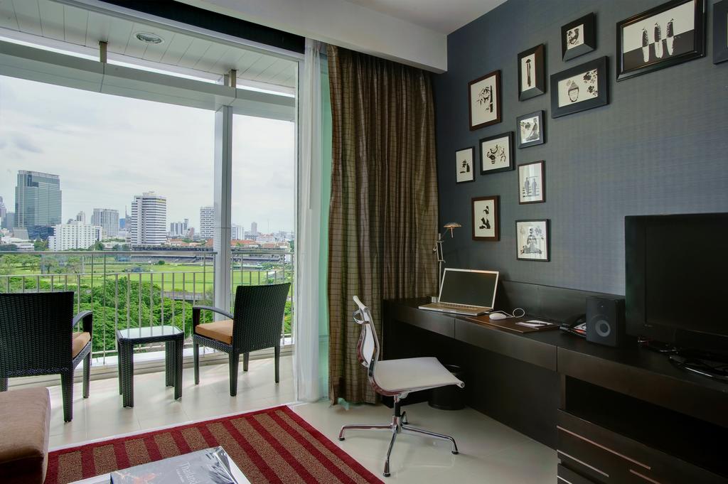 Dusit Suites Hotel Ratchadamri Bangkok working room