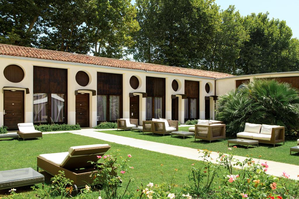 Hotel Indigo Venice garden