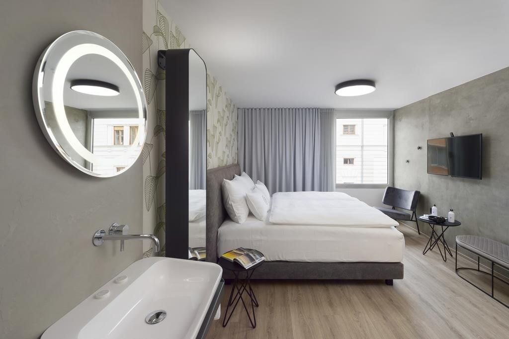 Ljubljana Central Hotel modern room