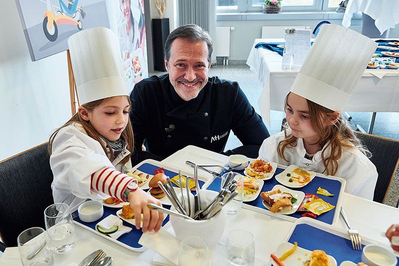 Alexander Herrmann creates meals for children aboard Lufthansa