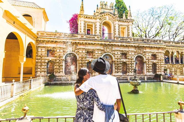 Contiki’s Best Summer Trips for 18 to 35 year-old Travelers