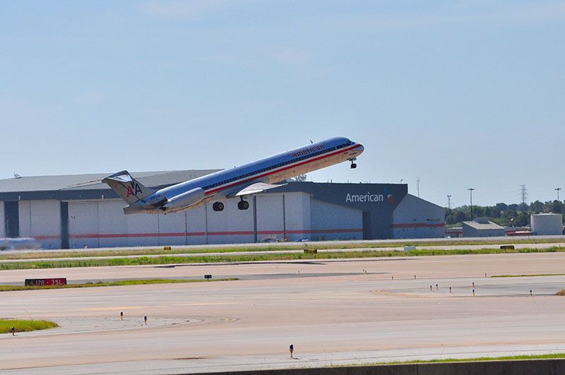 AA MD-80 aircraft