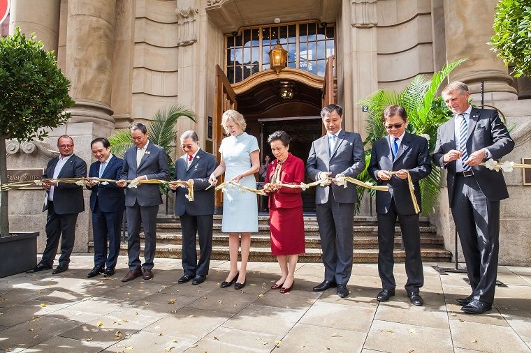 Fraser Suites Hamburg Ribbon cutting ceremony
