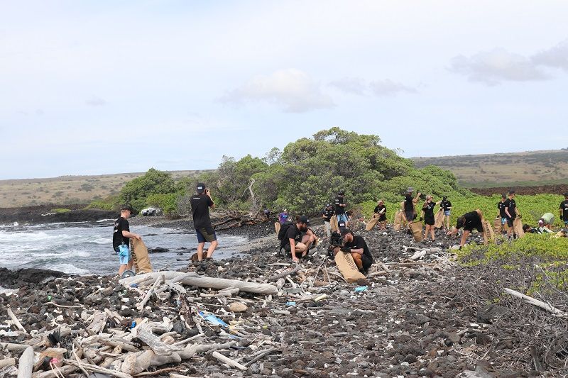 Students From New Zealand, Australia And Japan Clean Up Plastic Trash From Hawai‘i’s Shoreline 2 Students clean Plastic Trash from Hawai‘i’s Shoreline