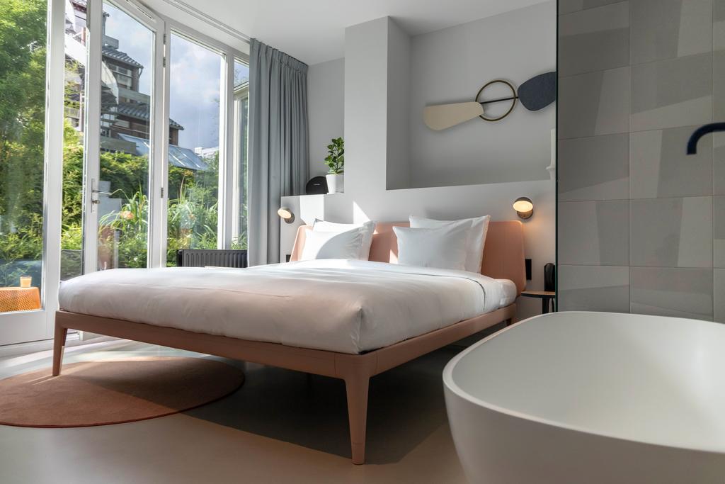 Conscious Hotel Museum Square bedroom