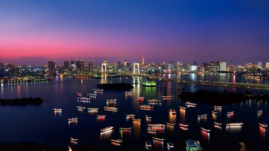 Yakatabune boat cruises in Tokyo Japan