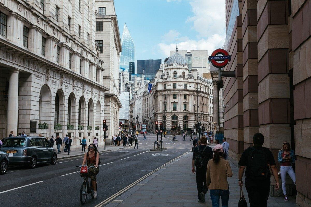 Visitbritain Forecasts Record For Inbound Tourism In 2020 2 city of London