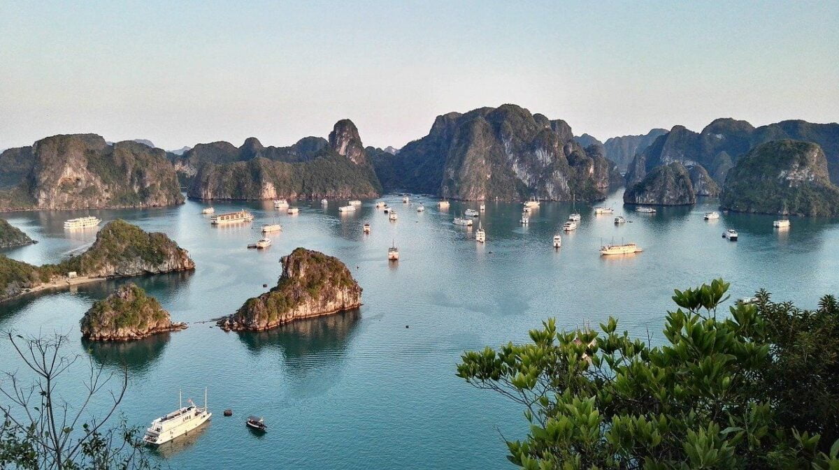 Halong Bay cruise tour