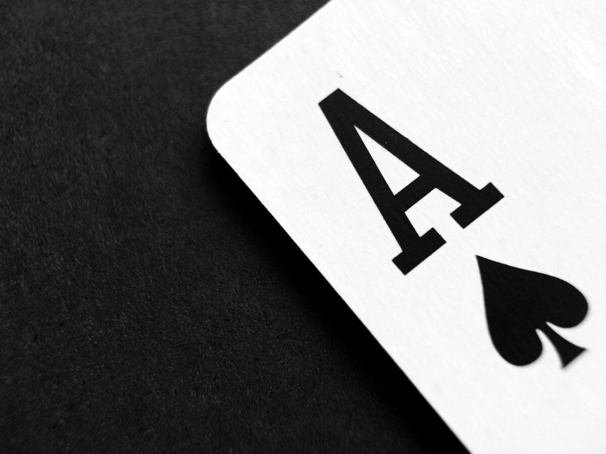 How Live Casinos Revolutionized The World Of Online Casinos 2 card Ace