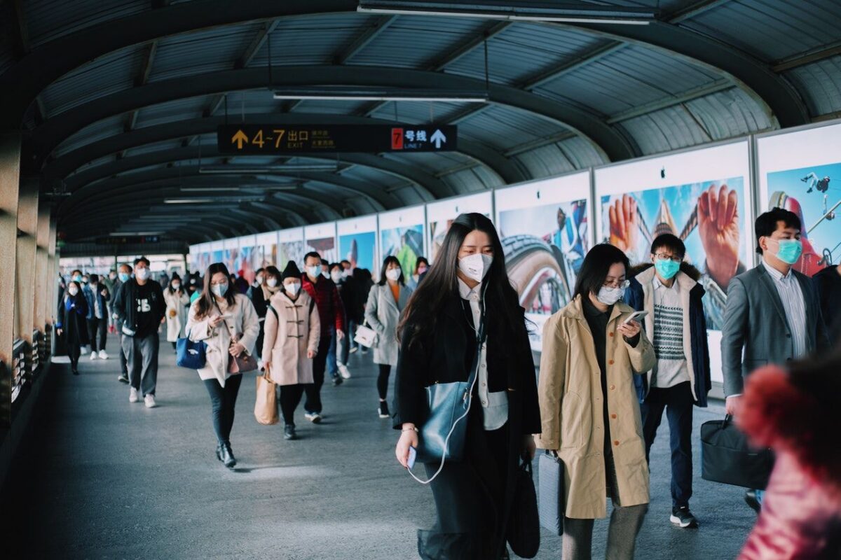 China ready for Spring travel, passengers heading to train station