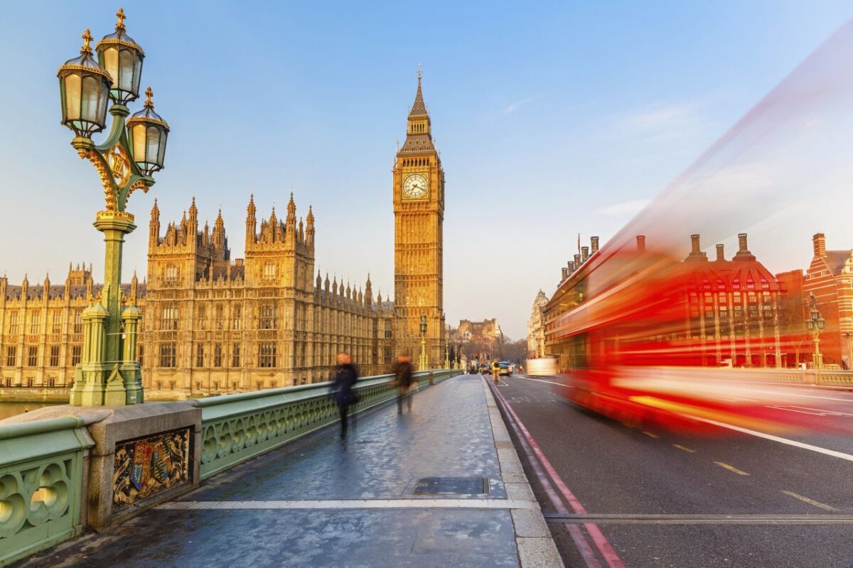 Qatar Airways resumes daily flights to London