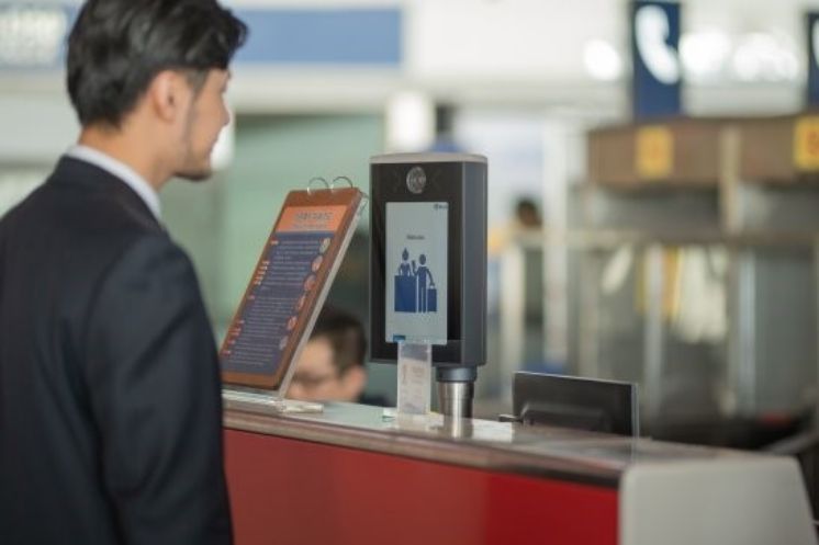 contactless airport experience