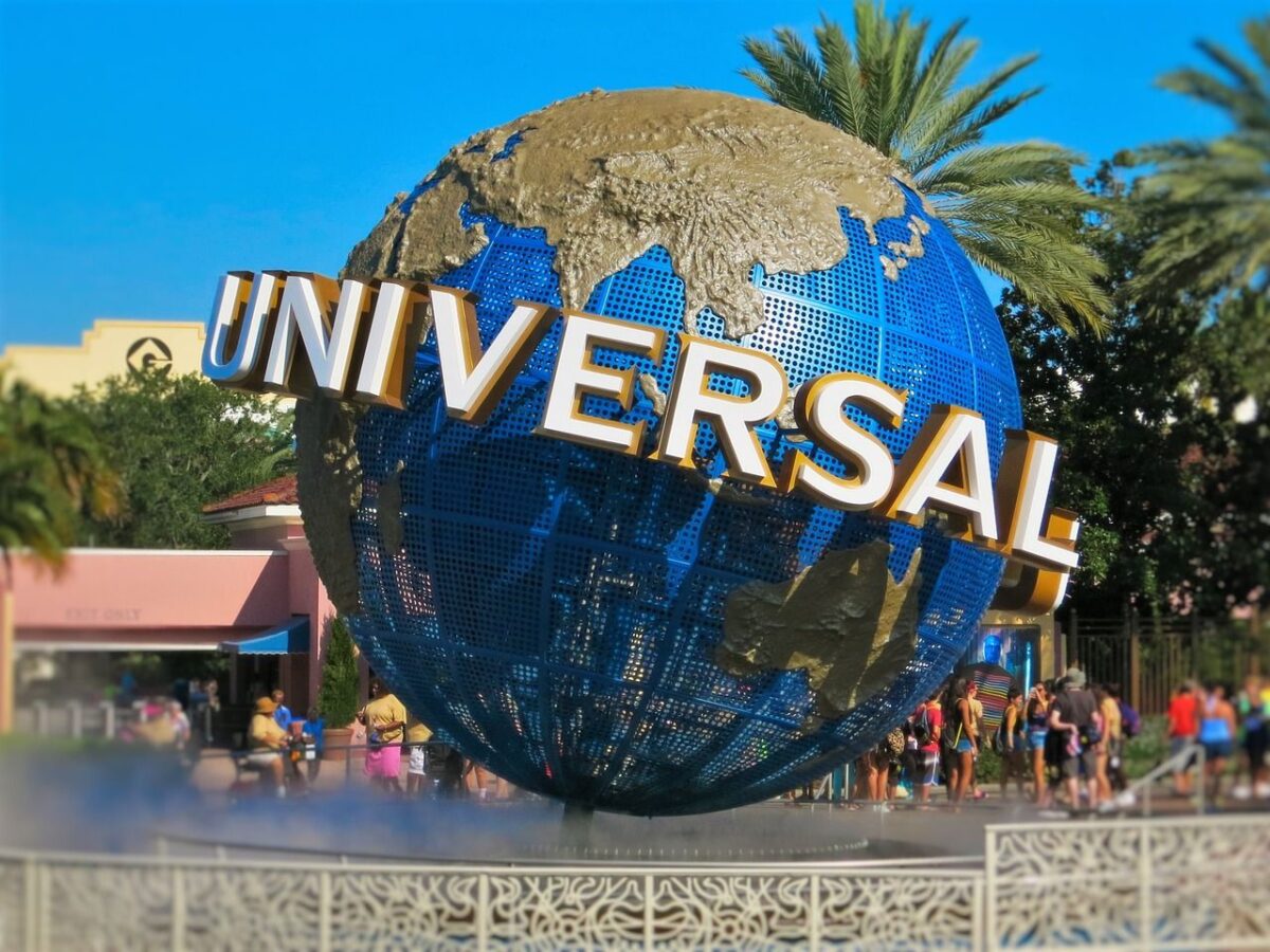 Orlando Theme Parks welcome travelers