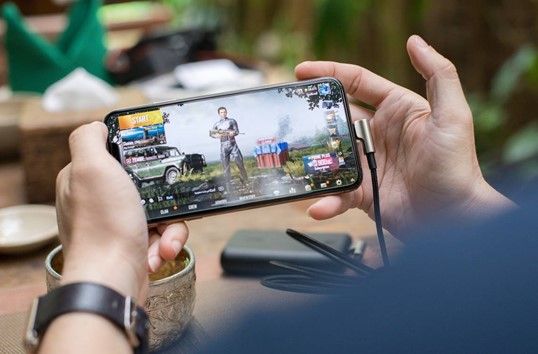 mobile game while travel