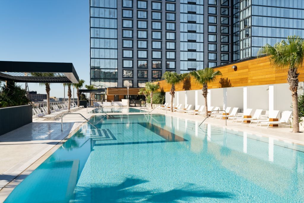 JW Tampa Pool Deck