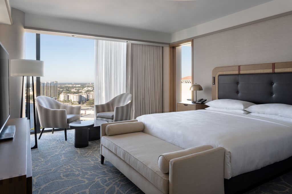 JW Tampa Executive Corner Suite Bedroom