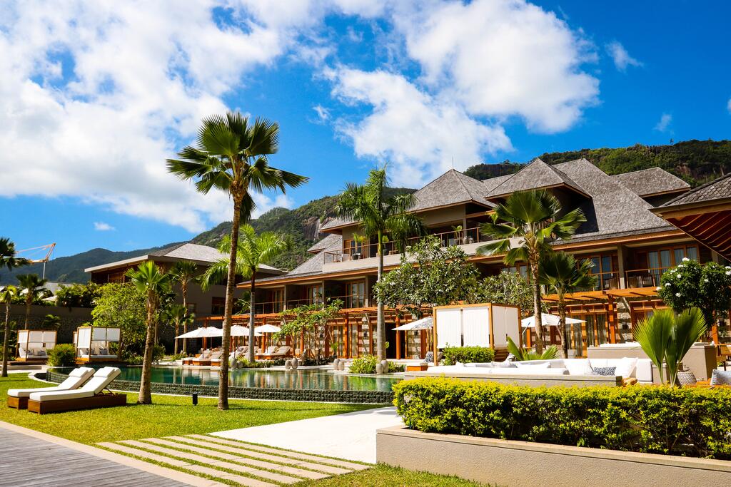 L Escale Resort Seychelles pool