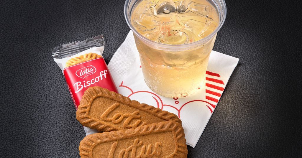 American Reintroduces Beverage Service 2 American Reintroduces Beverage Service