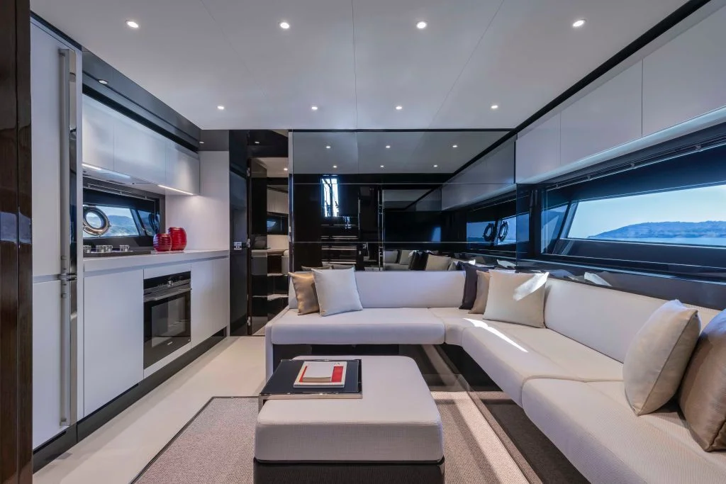 Riva 68 Diable lower deck dinette