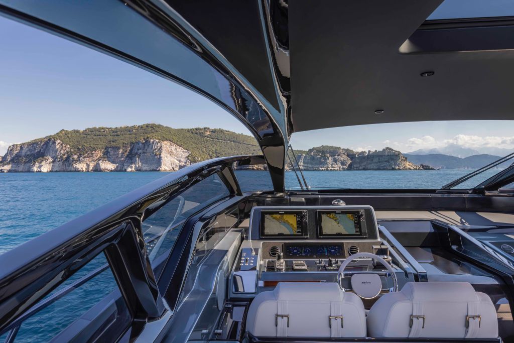 Riva 68 Diable pilot house