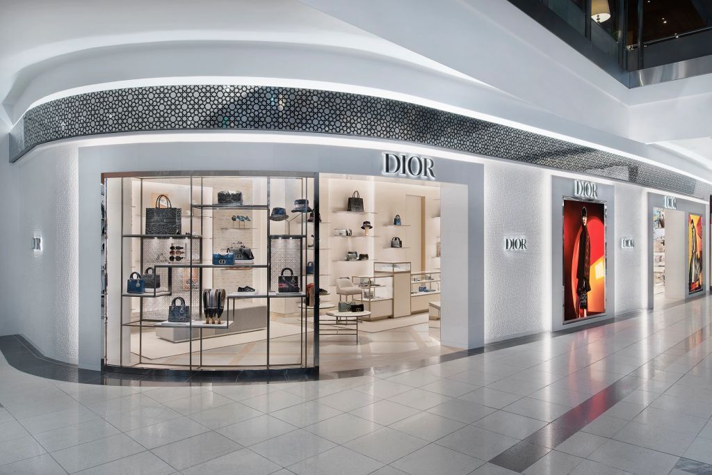 dubai duty free dior shop