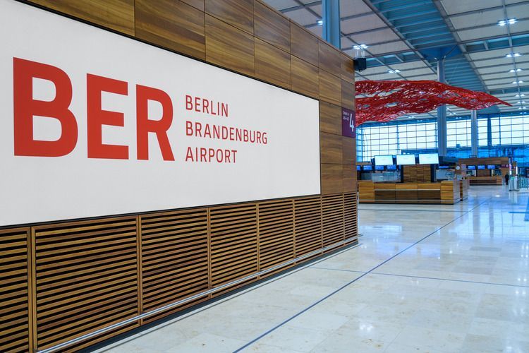 Edificio de terminal del aeropuerto de Berlín Brandenburg