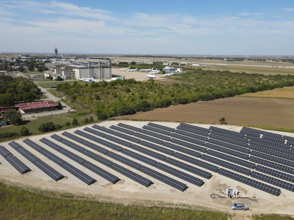 VINCI Airports solar panels