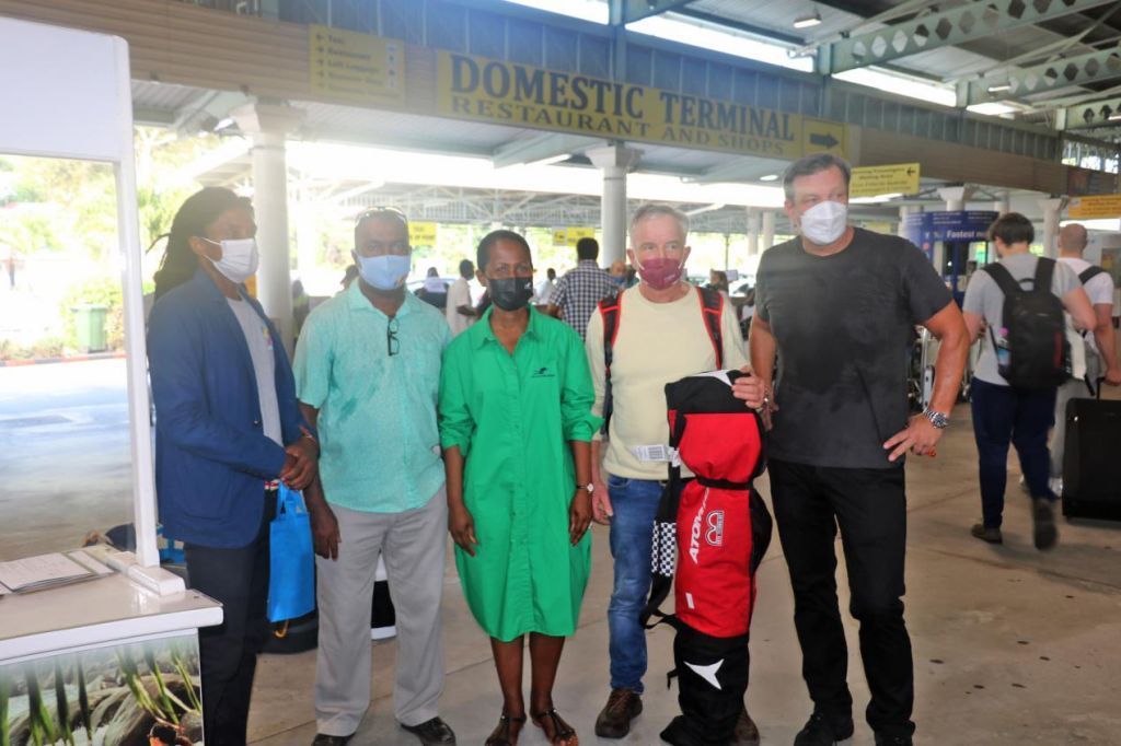 Swimmer André Wiersig Arrives in Seychelles