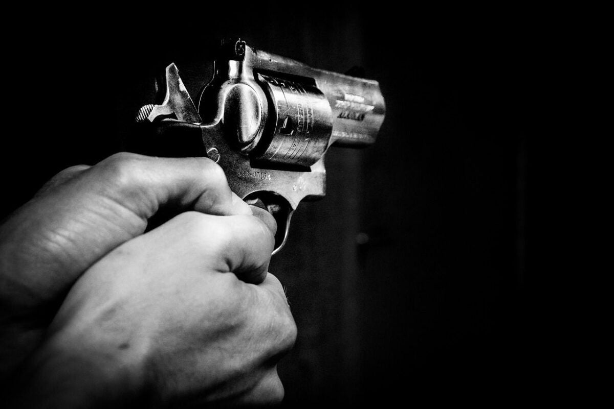 legal age for buying a gun
