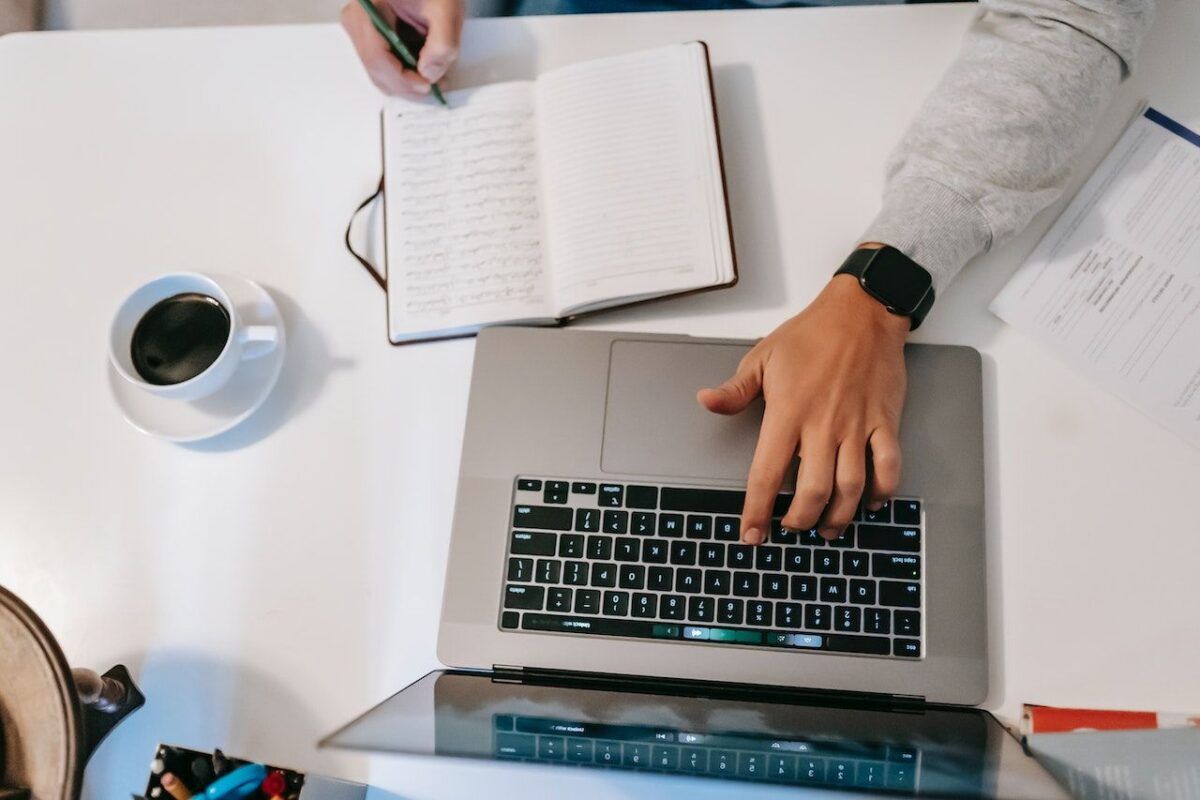The Best Working Destinations For Uk Expats 2 working note taking