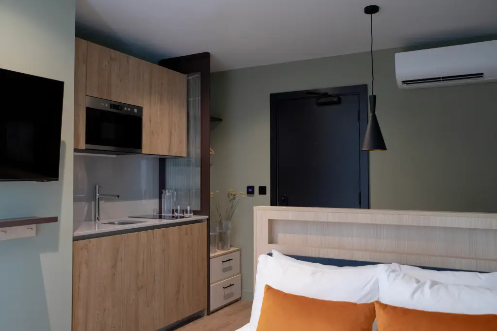 New London Hotels, Uk 2022 – 2023 - 2024 - 2025 12 Bed and kitchen aparthotel in London