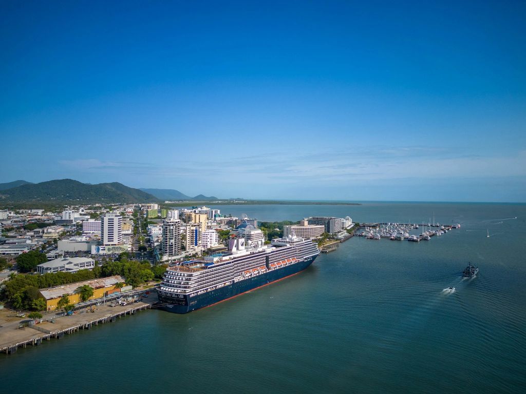 Holland America Line Returns to Australia