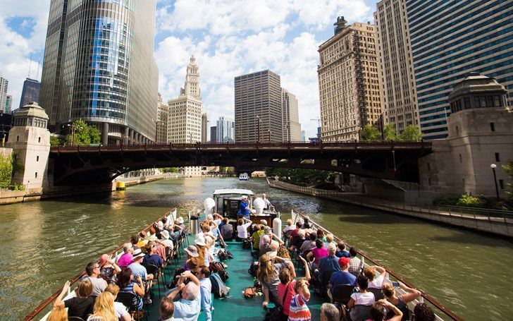 travelers in Chicago river tour