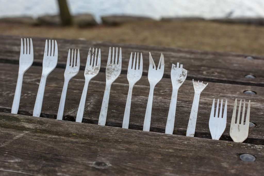 single use plastic cutlery