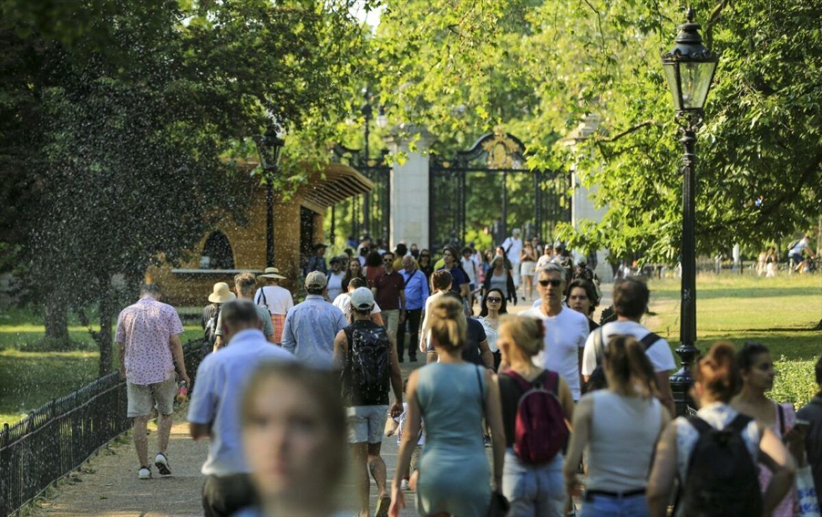 Uk Records Hottest Day Of The Year 2 Hottest day fills parks