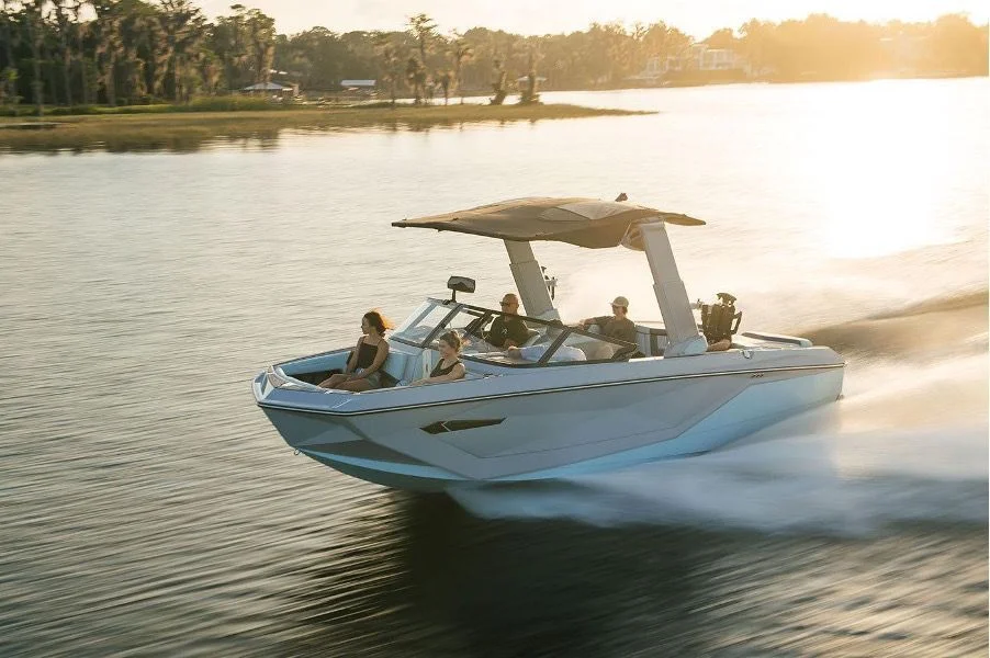 Super Air Nautique G23 wakesurfing boat