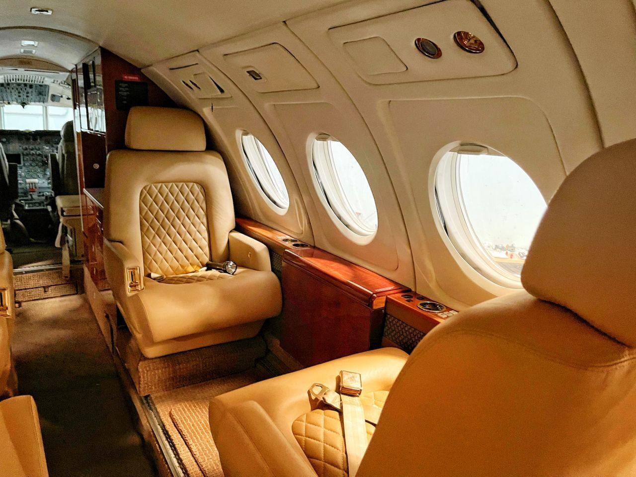 privatejet interior xG pV6Eu bE un
